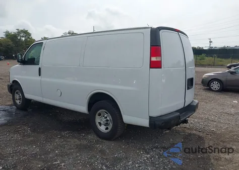 2015 Chevrolet Express 2500 Work Van z USA, uszkodzony, nr VIN 1GCWGFCF9F1168182